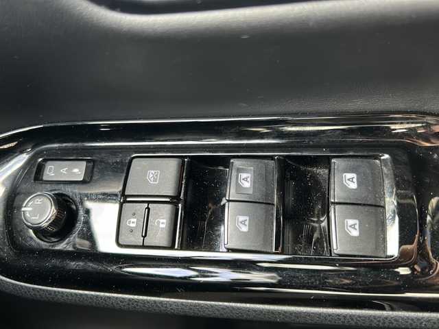トヨタ ノア Si ダブルバイビー 愛知県 2018(平30)年 4.1万km ホワイトパールクリスタルシャイン 社外ナビ(ALPINE製)/フルセグTV・CD・DVD・SD・Bluetooth・HDMI・USB/バックカメラ/社外フリップダウンモニター(ALPINE製)/両側パワースライドドア/純正17インチAW/バックカメラ/スーパーキャット製レーダー探知機/ビルドインETC/前後ドライブレコーダー/クルーズコントロール/レーンディパーチャーアラート/プリクラッシュセーフティ/LEDヘッドライト/フォグライト/オートライト/オートハイビーム/横滑り防止機能/純正フロアマット/純正ドアバイザー/ステアリングスイッチ/アイドリングストップ/ISOFIX/スマートキー/プッシュスタート/保証書/取扱説明書/点検整備記録簿R3 R5 R7