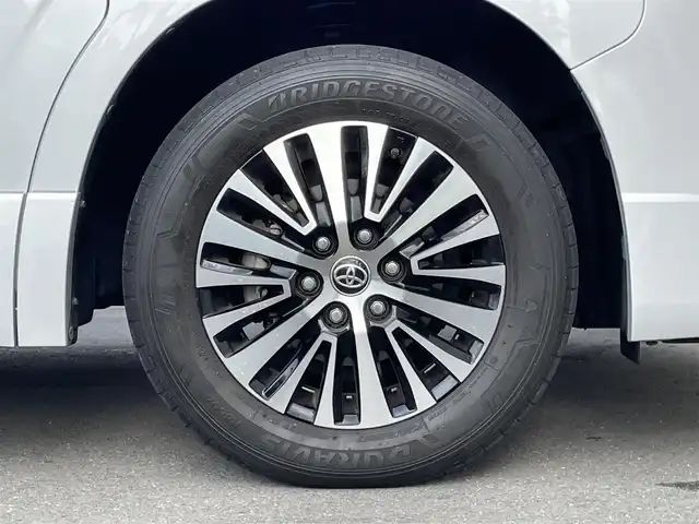 トヨタ グランエース プレミアム 群馬県 2020(令2)年 7.6万km シルバーM トヨタセーフティセンス/・プリクラッシュセーフティ/・レーダークルーズコントロール/・ハイビームアシスト/・レーンディパーチャーアラート/・ブラインドスポットモニター/・パーキングセンサー/・ロードサインアシスト/・パーキングサポートブレーキ/純正8型ディスプレイオーディオ（地図有）/　　Bluetooth/フルセグ/CD/DVD/    USB/Miracast/FM/AM/　  AppleCarPlay/AndroidAuto/パノラミックビューモニター/12.1型フリップダウンモニター/ベージュレザーシート/両側パワースライドドア/バックドアオートクロージャー/全席パワーシート/全席シートヒーター/デジタルインナーミラー/オートLEDヘッドライト/ドライブレコーダー/スマートキー2本/ビルドインETC2.0