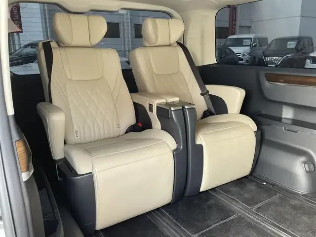 トヨタ グランエース プレミアム 群馬県 2020(令2)年 7.6万km シルバーM トヨタセーフティセンス/・プリクラッシュセーフティ/・レーダークルーズコントロール/・ハイビームアシスト/・レーンディパーチャーアラート/・ブラインドスポットモニター/・パーキングセンサー/・ロードサインアシスト/・パーキングサポートブレーキ/純正8型ディスプレイオーディオ（地図有）/　　Bluetooth/フルセグ/CD/DVD/    USB/Miracast/FM/AM/　  AppleCarPlay/AndroidAuto/パノラミックビューモニター/12.1型フリップダウンモニター/ベージュレザーシート/両側パワースライドドア/バックドアオートクロージャー/全席パワーシート/全席シートヒーター/デジタルインナーミラー/オートLEDヘッドライト/ドライブレコーダー/スマートキー2本/ビルドインETC2.0