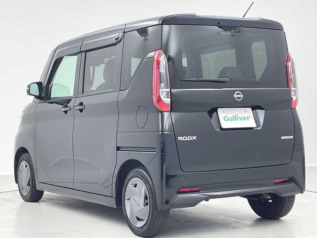 日産 ルークス X 茨城県 2024(令6)年 2万km ブラック 純正ディスプレイオーディオ　パノラミックビューモニター　衝突被害軽減ブレーキ　アイドリングストップ　横滑り防止装置　ドラレコ　ＥＴＣ　片側電動スライドドア　コーナーセンサー　スマートキー　ドアバイザー