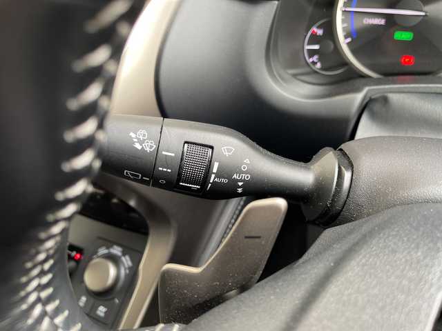 レクサス ＮＸ 300h バージョンL 愛知県 2016(平28)年 3.1万km ソニッククォーツ 純正ナビ/三眼LEDヘッドライト/全方位カメラ/レーダークルーズコントロール/シートヒーター/エアシート/バックカメラ/電動リアゲート/パワーシート/ヘッドアップディスプレイ/コーナーセンサー/純正アルミホイール/ETC2.0/ブラインドスポットモニター/パドルシフト/ステアリングヒーター/オートマチックハイビーム/衝突軽減システム/フルセグ/CD DVD/Bluetooth/ステアリングスイッチ/スマートキー/プッシュスタート