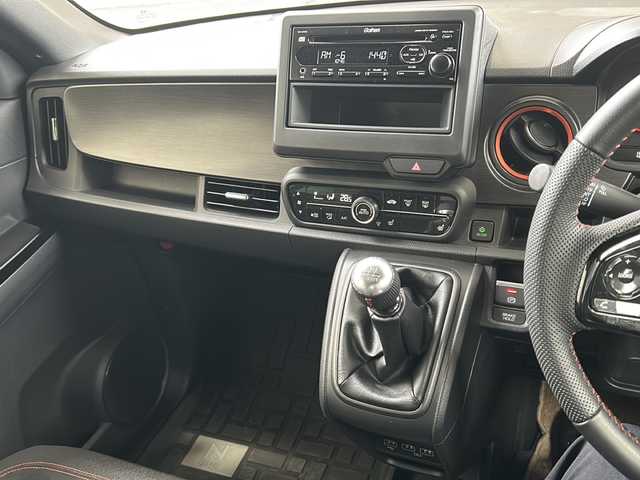 ホンダ Ｎ ＯＮＥ RS 道央・札幌 2024(令6)年 0.7万km 黄 純正オーディオ(FM、AM/CD)/純正フロアマット/シートヒーター前席/コーナーセンサー/横滑り防止/レーンアシスト/衝突被害軽減システム/オートライト/電動パーキングブレーキ/積み込みタイヤ(スタッドレス)/ブレイクホールドシステム/電動格納ミラー/バックカメラ/プッシュスタート