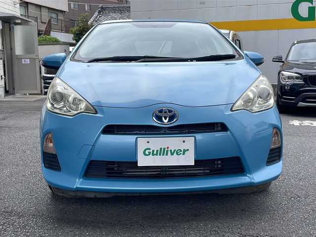 トヨタ アクア S 東京都 2013(平25)年 9.6万km クールソーダメタリック ワンオーナー/純正SDナビ（NSCP-W62）/・ワンセグ/BT/SD/CD/ラジオ/バックカメラ/ビルトインETC/スマートエントリーパッケージ/・スマートエントリー/スタートシステム/・イモビライザー/・コンライト/電動格納ウィンカー付ミラー/ドアバイザー/取扱説明書/新車時保証書