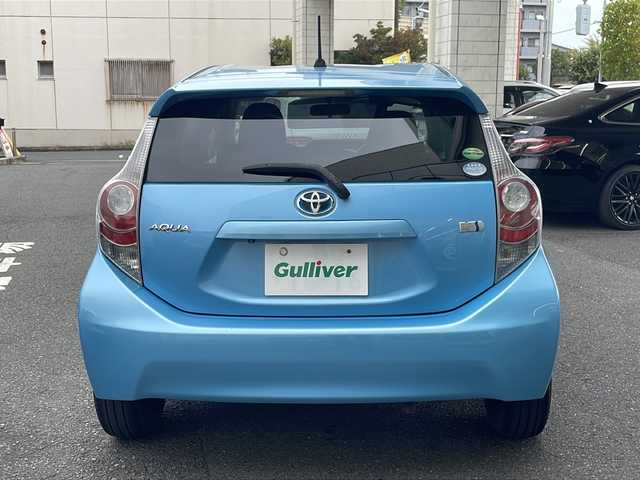 トヨタ アクア S 東京都 2013(平25)年 9.6万km クールソーダメタリック ワンオーナー/純正SDナビ（NSCP-W62）/・ワンセグ/BT/SD/CD/ラジオ/バックカメラ/ビルトインETC/スマートエントリーパッケージ/・スマートエントリー/スタートシステム/・イモビライザー/・コンライト/電動格納ウィンカー付ミラー/ドアバイザー/取扱説明書/新車時保証書