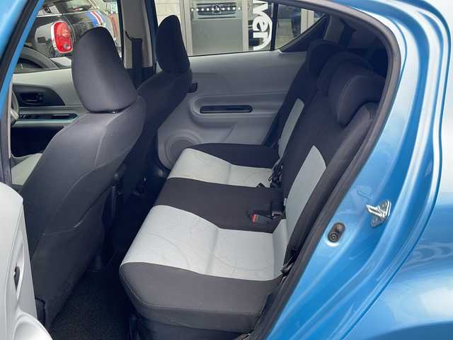 トヨタ アクア S 東京都 2013(平25)年 9.6万km クールソーダメタリック ワンオーナー/純正SDナビ（NSCP-W62）/・ワンセグ/BT/SD/CD/ラジオ/バックカメラ/ビルトインETC/スマートエントリーパッケージ/・スマートエントリー/スタートシステム/・イモビライザー/・コンライト/電動格納ウィンカー付ミラー/ドアバイザー/取扱説明書/新車時保証書