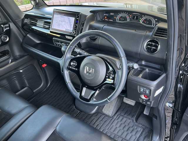 ホンダ Ｎ ＢＯＸ カスタム L ターボ 静岡県 2021(令3)年 5万km クリスタルブラックパール 純正メモリナビ/・CD/・DVD/・フルセグＴＶ/・Bluetooth/・USB/・iPod/・AM/・FM/主要装備/・両側パワスラ/・衝突軽減/・レーンキープ/・追従クルコン/・コーナーセンサー前後/・バックカメラ/・ETC/・ドラレコ/・ハーフレザーシート/・シートヒーターD/N席/・パドルシフト/・ステリモ/・スマートキー/・プッシュスタート/・純正フロアマット/・社外アルミホイール