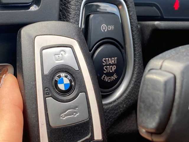 ＢＭＷ １１６ｉ スタイル 兵庫県 2014(平26)年 3.1万km クリムゾンレッド 純正ナビ（AM/FM/CD/DVD/AUX)/・フルセグTV/横滑り防止/アイドリングストップ/シートヒーター/プログラマルボタン/バックカメラ/SOS/スポーツモード/エコモード