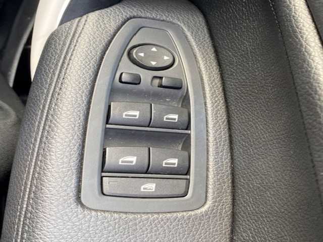 ＢＭＷ １１６ｉ スタイル 兵庫県 2014(平26)年 3.1万km クリムゾンレッド 純正ナビ（AM/FM/CD/DVD/AUX)/・フルセグTV/横滑り防止/アイドリングストップ/シートヒーター/プログラマルボタン/バックカメラ/SOS/スポーツモード/エコモード