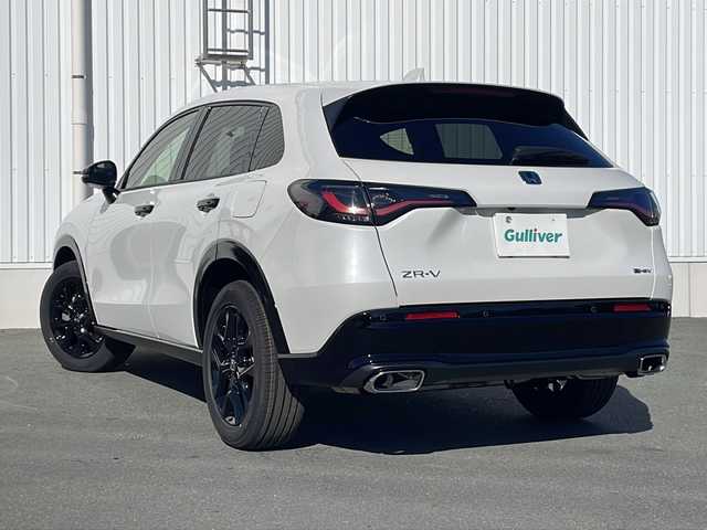 ホンダ ＺＲ－Ｖ ハイブリッド e:HEV Z ブラックスタイル 三重県 2025(令7)年 0.1千km プラチナホワイトパール 登録済未使用車/純正メーカーオプションナビ/AppleCarPlay/AndroidAuto/全周囲カメラ/ワイヤレス充電/ＢＳＭ/本革シート/全席シートヒーター/ステアリングヒーター/パワーシート/メモリーシート/追従クルーズコントロール/レーンキープアシスト/コーナーセンサー/パドルシフト/ステアリングスイッチ/電動リアゲート/スペアキー/SOSコール/先行車発進告知/標識認識システム/衝突被害軽減システム/電子パーキング/LEDライト/オートライト/オートマチックハイビーム/電動格納ミラー/禁煙車