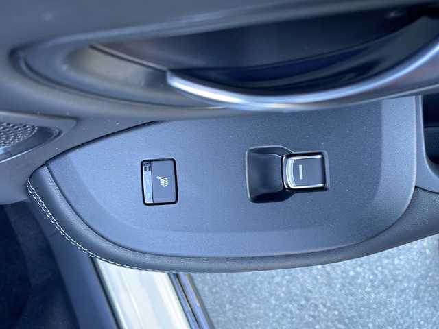 ホンダ ＺＲ－Ｖ ハイブリッド e:HEV Z ブラックスタイル 三重県 2025(令7)年 0.1千km プラチナホワイトパール 登録済未使用車/純正メーカーオプションナビ/AppleCarPlay/AndroidAuto/全周囲カメラ/ワイヤレス充電/ＢＳＭ/本革シート/全席シートヒーター/ステアリングヒーター/パワーシート/メモリーシート/追従クルーズコントロール/レーンキープアシスト/コーナーセンサー/パドルシフト/ステアリングスイッチ/電動リアゲート/スペアキー/SOSコール/先行車発進告知/標識認識システム/衝突被害軽減システム/電子パーキング/LEDライト/オートライト/オートマチックハイビーム/電動格納ミラー/禁煙車