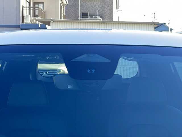 ホンダ ＺＲ－Ｖ ハイブリッド e:HEV Z ブラックスタイル 三重県 2025(令7)年 0.1千km プラチナホワイトパール 登録済未使用車/純正メーカーオプションナビ/AppleCarPlay/AndroidAuto/全周囲カメラ/ワイヤレス充電/ＢＳＭ/本革シート/全席シートヒーター/ステアリングヒーター/パワーシート/メモリーシート/追従クルーズコントロール/レーンキープアシスト/コーナーセンサー/パドルシフト/ステアリングスイッチ/電動リアゲート/スペアキー/SOSコール/先行車発進告知/標識認識システム/衝突被害軽減システム/電子パーキング/LEDライト/オートライト/オートマチックハイビーム/電動格納ミラー/禁煙車