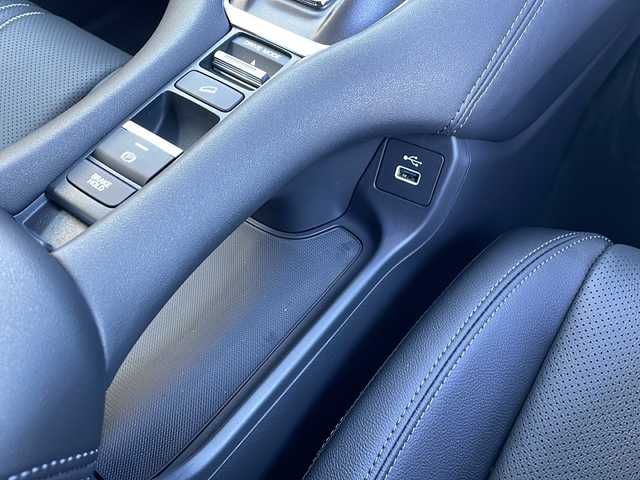 ホンダ ＺＲ－Ｖ ハイブリッド e:HEV Z ブラックスタイル 三重県 2025(令7)年 0.1千km プラチナホワイトパール 登録済未使用車/純正メーカーオプションナビ/AppleCarPlay/AndroidAuto/全周囲カメラ/ワイヤレス充電/ＢＳＭ/本革シート/全席シートヒーター/ステアリングヒーター/パワーシート/メモリーシート/追従クルーズコントロール/レーンキープアシスト/コーナーセンサー/パドルシフト/ステアリングスイッチ/電動リアゲート/スペアキー/SOSコール/先行車発進告知/標識認識システム/衝突被害軽減システム/電子パーキング/LEDライト/オートライト/オートマチックハイビーム/電動格納ミラー/禁煙車