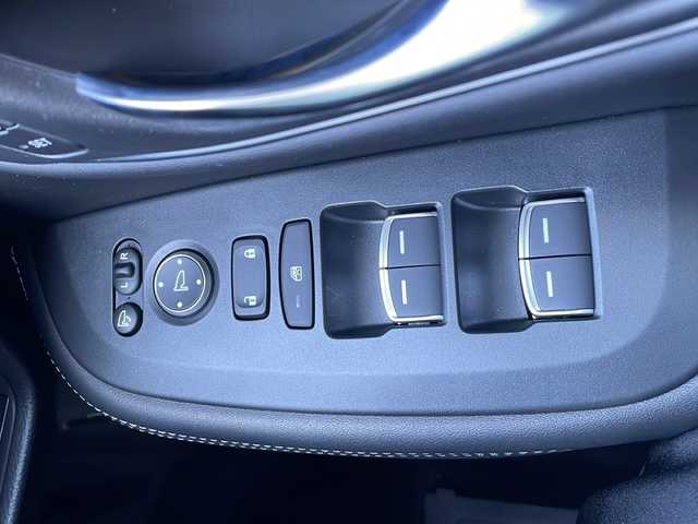 ホンダ ＺＲ－Ｖ ハイブリッド e:HEV Z ブラックスタイル 三重県 2025(令7)年 0.1千km プラチナホワイトパール 登録済未使用車/純正メーカーオプションナビ/AppleCarPlay/AndroidAuto/全周囲カメラ/ワイヤレス充電/ＢＳＭ/本革シート/全席シートヒーター/ステアリングヒーター/パワーシート/メモリーシート/追従クルーズコントロール/レーンキープアシスト/コーナーセンサー/パドルシフト/ステアリングスイッチ/電動リアゲート/スペアキー/SOSコール/先行車発進告知/標識認識システム/衝突被害軽減システム/電子パーキング/LEDライト/オートライト/オートマチックハイビーム/電動格納ミラー/禁煙車