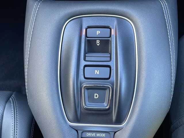 ホンダ ＺＲ－Ｖ ハイブリッド e:HEV Z ブラックスタイル 三重県 2025(令7)年 0.1千km プラチナホワイトパール 登録済未使用車/純正メーカーオプションナビ/AppleCarPlay/AndroidAuto/全周囲カメラ/ワイヤレス充電/ＢＳＭ/本革シート/全席シートヒーター/ステアリングヒーター/パワーシート/メモリーシート/追従クルーズコントロール/レーンキープアシスト/コーナーセンサー/パドルシフト/ステアリングスイッチ/電動リアゲート/スペアキー/SOSコール/先行車発進告知/標識認識システム/衝突被害軽減システム/電子パーキング/LEDライト/オートライト/オートマチックハイビーム/電動格納ミラー/禁煙車