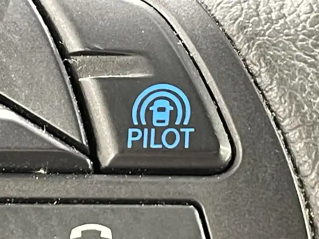 日産 セレナ e－パワー ハイウェイスター V 愛知県 2022(令4)年 6万km ダークメタルグレー/ダイヤモンドブラック 純正１０インチナビ/プロパイロット/アラウンドビューモニター/フリップダウンモニター/両側パワースライドドア/ハンズフリーオートスライドドア/衝突軽減ブレーキ/ブラインドスポットモニター/クリアランスソナー/車線逸脱警報/ハンドルヒーター/シートヒーター/電動パーキングブレーキ/ブレーキホールド/デジタルインナーミラー/ドライブレコーダー/ビルトインETC/アクセサリーソケット/ISOFIX/純正15インチアルミホイール