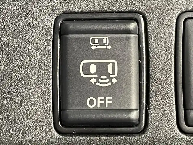 日産 セレナ e－パワー ハイウェイスター V 愛知県 2022(令4)年 6万km ダークメタルグレー/ダイヤモンドブラック 純正１０インチナビ/プロパイロット/アラウンドビューモニター/フリップダウンモニター/両側パワースライドドア/ハンズフリーオートスライドドア/衝突軽減ブレーキ/ブラインドスポットモニター/クリアランスソナー/車線逸脱警報/ハンドルヒーター/シートヒーター/電動パーキングブレーキ/ブレーキホールド/デジタルインナーミラー/ドライブレコーダー/ビルトインETC/アクセサリーソケット/ISOFIX/純正15インチアルミホイール