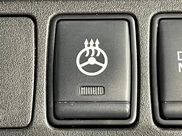 日産 セレナ e－パワー ハイウェイスター V 愛知県 2022(令4)年 6万km ダークメタルグレー/ダイヤモンドブラック 純正１０インチナビ/プロパイロット/アラウンドビューモニター/フリップダウンモニター/両側パワースライドドア/ハンズフリーオートスライドドア/衝突軽減ブレーキ/ブラインドスポットモニター/クリアランスソナー/車線逸脱警報/ハンドルヒーター/シートヒーター/電動パーキングブレーキ/ブレーキホールド/デジタルインナーミラー/ドライブレコーダー/ビルトインETC/アクセサリーソケット/ISOFIX/純正15インチアルミホイール