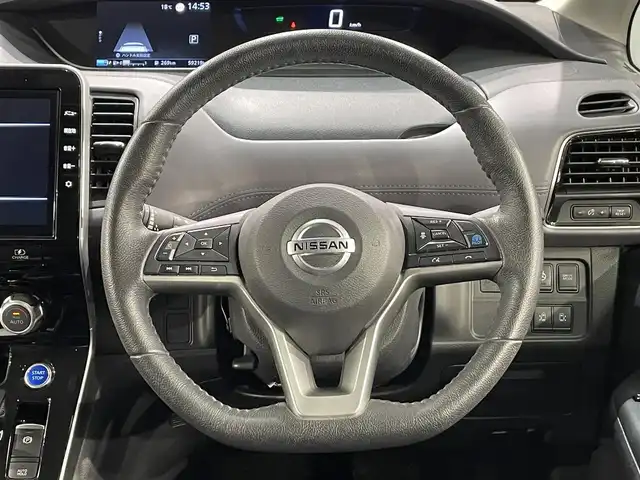 日産 セレナ e－パワー ハイウェイスター V 愛知県 2022(令4)年 6万km ダークメタルグレー/ダイヤモンドブラック 純正１０インチナビ/プロパイロット/アラウンドビューモニター/フリップダウンモニター/両側パワースライドドア/ハンズフリーオートスライドドア/衝突軽減ブレーキ/ブラインドスポットモニター/クリアランスソナー/車線逸脱警報/ハンドルヒーター/シートヒーター/電動パーキングブレーキ/ブレーキホールド/デジタルインナーミラー/ドライブレコーダー/ビルトインETC/アクセサリーソケット/ISOFIX/純正15インチアルミホイール