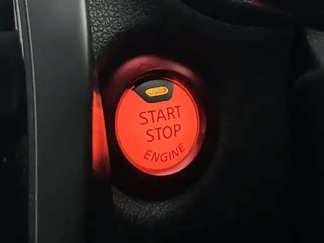 日産 ノート ニスモS 山形県 2014(平26)年 5.9万km ブリリアントホワイトパール 純正エアロ/オーディオ/　　【CD/BT】/LEDオートライト/純正17インチアルミホイール/電動格納ウィンカーミラー/純正フロアマット/オートエアコン/パワーステアリング/パワーウィンドウ/フォグランプ/スマートキー