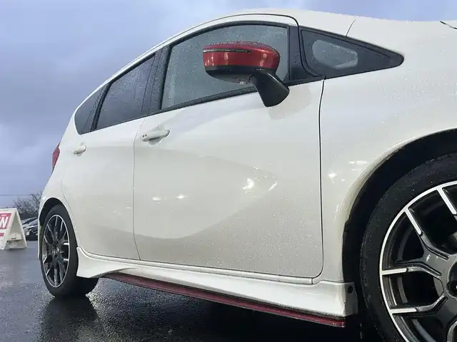 日産 ノート ニスモS 山形県 2014(平26)年 5.9万km ブリリアントホワイトパール 純正エアロ/オーディオ/　　【CD/BT】/LEDオートライト/純正17インチアルミホイール/電動格納ウィンカーミラー/純正フロアマット/オートエアコン/パワーステアリング/パワーウィンドウ/フォグランプ/スマートキー