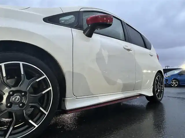 日産 ノート ニスモS 山形県 2014(平26)年 5.9万km ブリリアントホワイトパール 純正エアロ/オーディオ/　　【CD/BT】/LEDオートライト/純正17インチアルミホイール/電動格納ウィンカーミラー/純正フロアマット/オートエアコン/パワーステアリング/パワーウィンドウ/フォグランプ/スマートキー