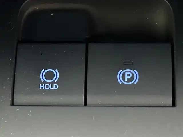 トヨタ ハリアー Z 道央・札幌 2022(令4)年 6.8万km ホワイトパールクリスタルシャイン ・4WD/・モデリスタエアロ（F.S.R）/・純正メモリインチナビ/USB/AUX/BT/フルセグ/・JBLサウンド/・バックカメラ/・ビルドインETC2.0/・前後ドライブレコーダー/・デジタルインナーミラー/・衝突軽減ブレーキ/・前後コーナーセンサー/・ブラインドスポットモニター/・ヘッドアップディスプレイ/・クルーズコントロール/・リヤクロストラフィックアラート/・オートブレーキホールド/・電動パーキングブレーキ/・SOSコール/・LEDライト/・オートライト/・オートマチックハイビーム/・フォグランプ/・ハーフレザーシート/・D席パワーシート/・プッシュスタート/・スマートキー/・スペアキー/・純正フロアマット/・保証書/取扱説明書