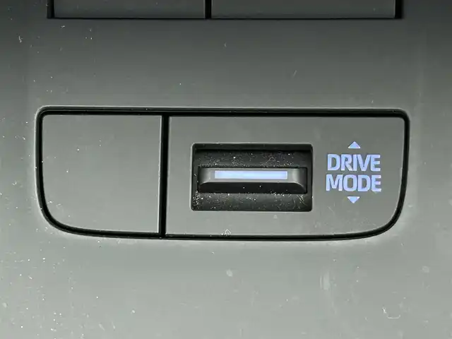 トヨタ ハリアー Z 道央・札幌 2022(令4)年 6.8万km ホワイトパールクリスタルシャイン ・4WD/・モデリスタエアロ（F.S.R）/・純正メモリインチナビ/USB/AUX/BT/フルセグ/・JBLサウンド/・バックカメラ/・ビルドインETC2.0/・前後ドライブレコーダー/・デジタルインナーミラー/・衝突軽減ブレーキ/・前後コーナーセンサー/・ブラインドスポットモニター/・ヘッドアップディスプレイ/・クルーズコントロール/・リヤクロストラフィックアラート/・オートブレーキホールド/・電動パーキングブレーキ/・SOSコール/・LEDライト/・オートライト/・オートマチックハイビーム/・フォグランプ/・ハーフレザーシート/・D席パワーシート/・プッシュスタート/・スマートキー/・スペアキー/・純正フロアマット/・保証書/取扱説明書