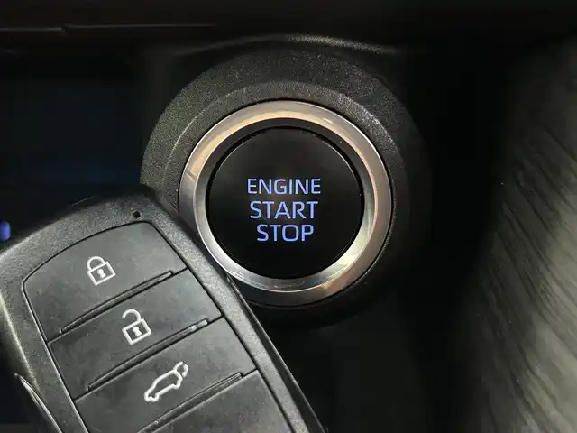 トヨタ ハリアー Z 道央・札幌 2022(令4)年 6.8万km ホワイトパールクリスタルシャイン ・4WD/・モデリスタエアロ（F.S.R）/・純正メモリインチナビ/USB/AUX/BT/フルセグ/・JBLサウンド/・バックカメラ/・ビルドインETC2.0/・前後ドライブレコーダー/・デジタルインナーミラー/・衝突軽減ブレーキ/・前後コーナーセンサー/・ブラインドスポットモニター/・ヘッドアップディスプレイ/・クルーズコントロール/・リヤクロストラフィックアラート/・オートブレーキホールド/・電動パーキングブレーキ/・SOSコール/・LEDライト/・オートライト/・オートマチックハイビーム/・フォグランプ/・ハーフレザーシート/・D席パワーシート/・プッシュスタート/・スマートキー/・スペアキー/・純正フロアマット/・保証書/取扱説明書