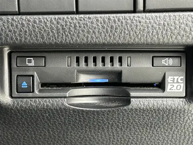 トヨタ ハリアー Z 道央・札幌 2022(令4)年 6.8万km ホワイトパールクリスタルシャイン ・4WD/・モデリスタエアロ（F.S.R）/・純正メモリインチナビ/USB/AUX/BT/フルセグ/・JBLサウンド/・バックカメラ/・ビルドインETC2.0/・前後ドライブレコーダー/・デジタルインナーミラー/・衝突軽減ブレーキ/・前後コーナーセンサー/・ブラインドスポットモニター/・ヘッドアップディスプレイ/・クルーズコントロール/・リヤクロストラフィックアラート/・オートブレーキホールド/・電動パーキングブレーキ/・SOSコール/・LEDライト/・オートライト/・オートマチックハイビーム/・フォグランプ/・ハーフレザーシート/・D席パワーシート/・プッシュスタート/・スマートキー/・スペアキー/・純正フロアマット/・保証書/取扱説明書