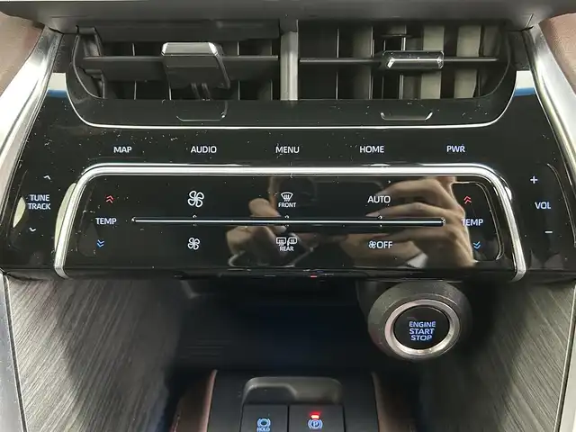 トヨタ ハリアー Z 道央・札幌 2022(令4)年 6.8万km ホワイトパールクリスタルシャイン ・4WD/・モデリスタエアロ（F.S.R）/・純正メモリインチナビ/USB/AUX/BT/フルセグ/・JBLサウンド/・バックカメラ/・ビルドインETC2.0/・前後ドライブレコーダー/・デジタルインナーミラー/・衝突軽減ブレーキ/・前後コーナーセンサー/・ブラインドスポットモニター/・ヘッドアップディスプレイ/・クルーズコントロール/・リヤクロストラフィックアラート/・オートブレーキホールド/・電動パーキングブレーキ/・SOSコール/・LEDライト/・オートライト/・オートマチックハイビーム/・フォグランプ/・ハーフレザーシート/・D席パワーシート/・プッシュスタート/・スマートキー/・スペアキー/・純正フロアマット/・保証書/取扱説明書