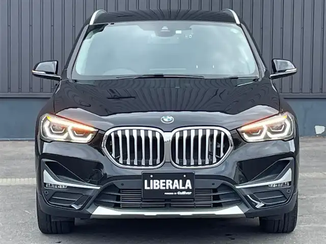 ＢＭＷ Ｘ１ xDrive 18d xライン 青森県 2020(令2)年 3.6万km 黒 /4WD/ディーゼルターボ/レーン・ディパーチャー・ウォーニング/（車線逸脱警告システム）/前車接近警告機能/衝突回避、被害軽減ブレーキ/パークディスタンスコントロール/HDDナビゲーションシステム/　(Bluetooth/USB)/ハイラインパッケージ/　(フロントシートヒーティング)/コンフォートパッケージ/　(オートマチックテールゲート//　電動フロントシート)/ＬＥＤヘッドライト/ミラー一体ＥＴＣ　/前後ドラレコ　/前後コーナーセンサー　/革巻きステア/オーディオ/ステアスイッチ/オートライト/オートワイパー/ヘットライトリベライザー/シルバールーフレール/ヒルクライムアシスト/リア7面スモークフィルム/木目調パネル/W/サイド/カーテンエアバッグ /ABS/スマートキー/保証書/取説