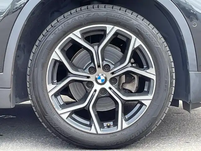 ＢＭＷ Ｘ１ xDrive 18d xライン 青森県 2020(令2)年 3.6万km 黒 /4WD/ディーゼルターボ/レーン・ディパーチャー・ウォーニング/（車線逸脱警告システム）/前車接近警告機能/衝突回避、被害軽減ブレーキ/パークディスタンスコントロール/HDDナビゲーションシステム/　(Bluetooth/USB)/ハイラインパッケージ/　(フロントシートヒーティング)/コンフォートパッケージ/　(オートマチックテールゲート//　電動フロントシート)/ＬＥＤヘッドライト/ミラー一体ＥＴＣ　/前後ドラレコ　/前後コーナーセンサー　/革巻きステア/オーディオ/ステアスイッチ/オートライト/オートワイパー/ヘットライトリベライザー/シルバールーフレール/ヒルクライムアシスト/リア7面スモークフィルム/木目調パネル/W/サイド/カーテンエアバッグ /ABS/スマートキー/保証書/取説