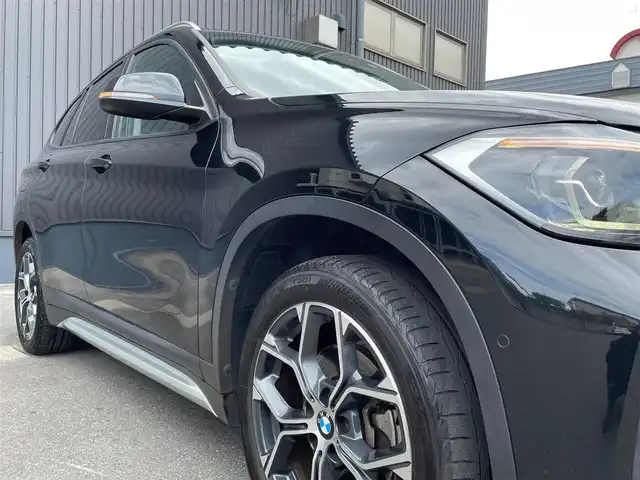 ＢＭＷ Ｘ１ xDrive 18d xライン 青森県 2020(令2)年 3.6万km 黒 /4WD/ディーゼルターボ/レーン・ディパーチャー・ウォーニング/（車線逸脱警告システム）/前車接近警告機能/衝突回避、被害軽減ブレーキ/パークディスタンスコントロール/HDDナビゲーションシステム/　(Bluetooth/USB)/ハイラインパッケージ/　(フロントシートヒーティング)/コンフォートパッケージ/　(オートマチックテールゲート//　電動フロントシート)/ＬＥＤヘッドライト/ミラー一体ＥＴＣ　/前後ドラレコ　/前後コーナーセンサー　/革巻きステア/オーディオ/ステアスイッチ/オートライト/オートワイパー/ヘットライトリベライザー/シルバールーフレール/ヒルクライムアシスト/リア7面スモークフィルム/木目調パネル/W/サイド/カーテンエアバッグ /ABS/スマートキー/保証書/取説