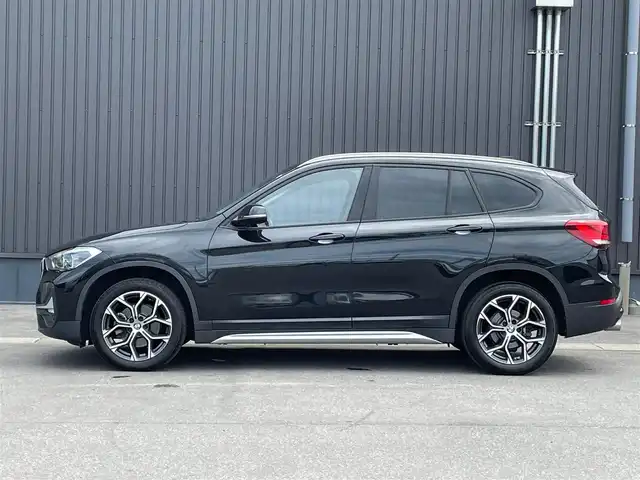 ＢＭＷ Ｘ１ xDrive 18d xライン 青森県 2020(令2)年 3.6万km 黒 /4WD/ディーゼルターボ/レーン・ディパーチャー・ウォーニング/（車線逸脱警告システム）/前車接近警告機能/衝突回避、被害軽減ブレーキ/パークディスタンスコントロール/HDDナビゲーションシステム/　(Bluetooth/USB)/ハイラインパッケージ/　(フロントシートヒーティング)/コンフォートパッケージ/　(オートマチックテールゲート//　電動フロントシート)/ＬＥＤヘッドライト/ミラー一体ＥＴＣ　/前後ドラレコ　/前後コーナーセンサー　/革巻きステア/オーディオ/ステアスイッチ/オートライト/オートワイパー/ヘットライトリベライザー/シルバールーフレール/ヒルクライムアシスト/リア7面スモークフィルム/木目調パネル/W/サイド/カーテンエアバッグ /ABS/スマートキー/保証書/取説