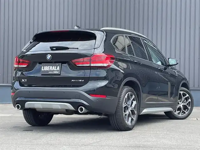 ＢＭＷ Ｘ１ xDrive 18d xライン 青森県 2020(令2)年 3.6万km 黒 /4WD/ディーゼルターボ/レーン・ディパーチャー・ウォーニング/（車線逸脱警告システム）/前車接近警告機能/衝突回避、被害軽減ブレーキ/パークディスタンスコントロール/HDDナビゲーションシステム/　(Bluetooth/USB)/ハイラインパッケージ/　(フロントシートヒーティング)/コンフォートパッケージ/　(オートマチックテールゲート//　電動フロントシート)/ＬＥＤヘッドライト/ミラー一体ＥＴＣ　/前後ドラレコ　/前後コーナーセンサー　/革巻きステア/オーディオ/ステアスイッチ/オートライト/オートワイパー/ヘットライトリベライザー/シルバールーフレール/ヒルクライムアシスト/リア7面スモークフィルム/木目調パネル/W/サイド/カーテンエアバッグ /ABS/スマートキー/保証書/取説