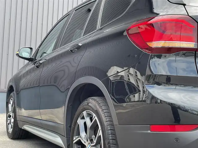 ＢＭＷ Ｘ１ xDrive 18d xライン 青森県 2020(令2)年 3.6万km 黒 /4WD/ディーゼルターボ/レーン・ディパーチャー・ウォーニング/（車線逸脱警告システム）/前車接近警告機能/衝突回避、被害軽減ブレーキ/パークディスタンスコントロール/HDDナビゲーションシステム/　(Bluetooth/USB)/ハイラインパッケージ/　(フロントシートヒーティング)/コンフォートパッケージ/　(オートマチックテールゲート//　電動フロントシート)/ＬＥＤヘッドライト/ミラー一体ＥＴＣ　/前後ドラレコ　/前後コーナーセンサー　/革巻きステア/オーディオ/ステアスイッチ/オートライト/オートワイパー/ヘットライトリベライザー/シルバールーフレール/ヒルクライムアシスト/リア7面スモークフィルム/木目調パネル/W/サイド/カーテンエアバッグ /ABS/スマートキー/保証書/取説