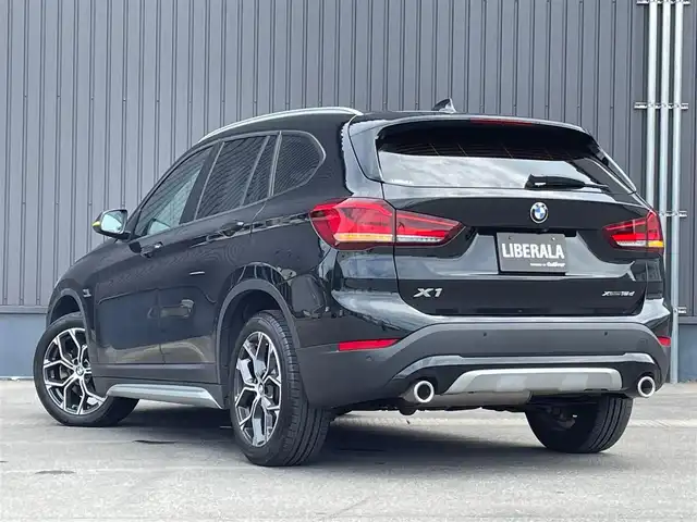 ＢＭＷ Ｘ１ xDrive 18d xライン 青森県 2020(令2)年 3.6万km 黒 /4WD/ディーゼルターボ/レーン・ディパーチャー・ウォーニング/（車線逸脱警告システム）/前車接近警告機能/衝突回避、被害軽減ブレーキ/パークディスタンスコントロール/HDDナビゲーションシステム/　(Bluetooth/USB)/ハイラインパッケージ/　(フロントシートヒーティング)/コンフォートパッケージ/　(オートマチックテールゲート//　電動フロントシート)/ＬＥＤヘッドライト/ミラー一体ＥＴＣ　/前後ドラレコ　/前後コーナーセンサー　/革巻きステア/オーディオ/ステアスイッチ/オートライト/オートワイパー/ヘットライトリベライザー/シルバールーフレール/ヒルクライムアシスト/リア7面スモークフィルム/木目調パネル/W/サイド/カーテンエアバッグ /ABS/スマートキー/保証書/取説