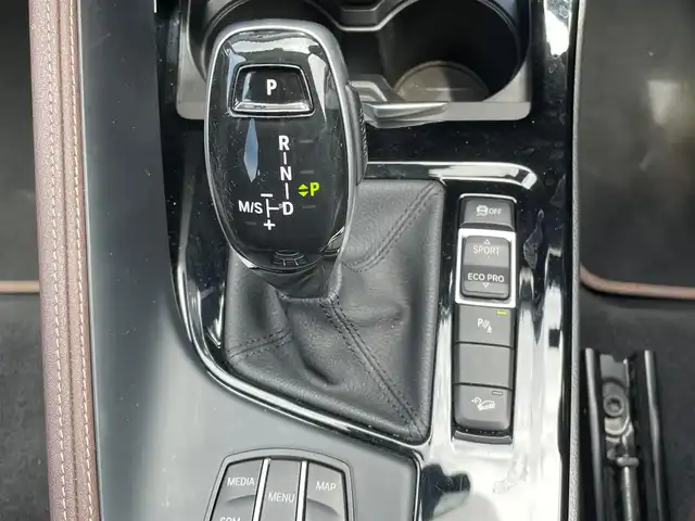 ＢＭＷ Ｘ１ xDrive 18d xライン 青森県 2020(令2)年 3.6万km 黒 /4WD/ディーゼルターボ/レーン・ディパーチャー・ウォーニング/（車線逸脱警告システム）/前車接近警告機能/衝突回避、被害軽減ブレーキ/パークディスタンスコントロール/HDDナビゲーションシステム/　(Bluetooth/USB)/ハイラインパッケージ/　(フロントシートヒーティング)/コンフォートパッケージ/　(オートマチックテールゲート//　電動フロントシート)/ＬＥＤヘッドライト/ミラー一体ＥＴＣ　/前後ドラレコ　/前後コーナーセンサー　/革巻きステア/オーディオ/ステアスイッチ/オートライト/オートワイパー/ヘットライトリベライザー/シルバールーフレール/ヒルクライムアシスト/リア7面スモークフィルム/木目調パネル/W/サイド/カーテンエアバッグ /ABS/スマートキー/保証書/取説