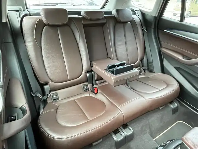 ＢＭＷ Ｘ１ xDrive 18d xライン 青森県 2020(令2)年 3.6万km 黒 /4WD/ディーゼルターボ/レーン・ディパーチャー・ウォーニング/（車線逸脱警告システム）/前車接近警告機能/衝突回避、被害軽減ブレーキ/パークディスタンスコントロール/HDDナビゲーションシステム/　(Bluetooth/USB)/ハイラインパッケージ/　(フロントシートヒーティング)/コンフォートパッケージ/　(オートマチックテールゲート//　電動フロントシート)/ＬＥＤヘッドライト/ミラー一体ＥＴＣ　/前後ドラレコ　/前後コーナーセンサー　/革巻きステア/オーディオ/ステアスイッチ/オートライト/オートワイパー/ヘットライトリベライザー/シルバールーフレール/ヒルクライムアシスト/リア7面スモークフィルム/木目調パネル/W/サイド/カーテンエアバッグ /ABS/スマートキー/保証書/取説