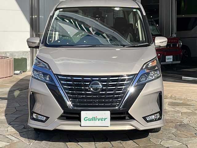 日産 セレナ ハイウェイスター V 静岡県 2021(令3)年 6万km ベージュ 純正SDナビ/Bluetooth/バックカメラ/フロントカメラ/サイドカメラ/全方位カメラ/フルセグテレビ/純正フリップダウン/社外ETC/社外ドライブレコーダー前/両側パワースライド/追従クルーズコントロール/コーナーセンサー前後/横滑り防止装置/衝突軽減システム/盗難防止装置/LEDヘッドライト/オートライト