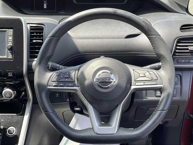 日産 セレナ ハイウェイスター Vセレクション 岩手県 2018(平30)年 7.2万km マルーンレッド 純正SDナビ/AM/FM/CD/Bluetooth/ワンセグTV/アラウンドビューモニター/社外ETC/両側パワースライドドア/クルーズコントロール/衝突被害軽減ブレーキ/横滑り防止装置/コーナーセンサー/アイドリングストップ/オートライト/LEDヘッドライト/フォグランプ/スマートキー/プッシュスタート/電動格納ミラー/社外15インチAW/純正AWスタッドレスタイヤ車載/純正フロアマット/ドアバイザー/保証書/取扱説明書