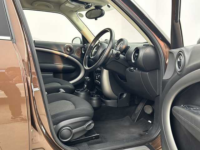 ＭＩＮＩ ミニ クロスオーバー クーパー オール4 秋田県 2013(平25)年 7万km 茶 純正オーディオ【AM/FM/CD/AUX】 /ETC /前席シートヒーター　/フォグライト /ルーフレール　/プッシュスタート　/スマートキー　/ETC /前席シートヒーター　/横滑り防止装置　/オートエアコン　/ライトレベライザー /純正AW /革巻きステアリング