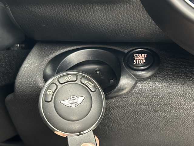 ＭＩＮＩ ミニ クロスオーバー クーパー オール4 秋田県 2013(平25)年 7万km 茶 純正オーディオ【AM/FM/CD/AUX】 /ETC /前席シートヒーター　/フォグライト /ルーフレール　/プッシュスタート　/スマートキー　/ETC /前席シートヒーター　/横滑り防止装置　/オートエアコン　/ライトレベライザー /純正AW /革巻きステアリング