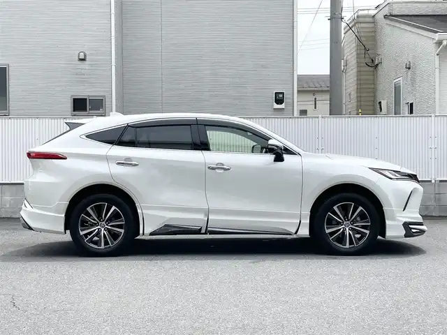 トヨタ ハリアー G 栃木県 2021(令3)年 1.9万km ホワイトパールクリスタルシャイン 純正ナビ（BT/Miracast/フルセグTV/USB）/モデリスタフルエアロ/クルーズコントロール/デジタルインナーミラー/パワーバックドア/パワーシート/純正ドライブレコーダー/バックカメラ/ドアバイザー/ETC/オートチルト＆テレスコピックステアリング/オートハイビーム/保証書/取説/スペアキー