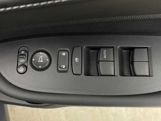 ホンダ ＷＲ－Ｖ Z 秋田県 2025(令7)年 0.1万km未満 メテオロイドグレーメタリック スマートキー /プッシュスタート /スペアキー有り/バックカメラ 装着車　/ホンダセンシング /衝突被害軽減システム　/横滑り防止装置　/レーンキープアシスト　/USBポート　/オートエアコン  /オートライト　/パドルシフト　/ステアリングリモコン装着車/クルーズコントロール/ライトレベライザー /電格ミラー/革巻きステアリング/ハーフレザーシート /純正AW/ウィンカーミラー /コーナーセンサー /フォグライト
