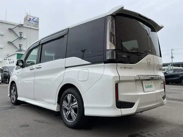 ホンダ ステップワゴン スパーダ ハイブリッド G EX ホンダセンシング 東京都 2017(平29)年 6.7万km プラチナホワイトパール カロッツェリアナビ/後席モニター/衝突軽減ブレーキ/路外逸脱抑制機能/車線維持支援/クルーズコントロール/シートヒーター/両側電動スライドドア/ＥＴＣ/ＥＣＯＮモード/ステアリングスイッチ