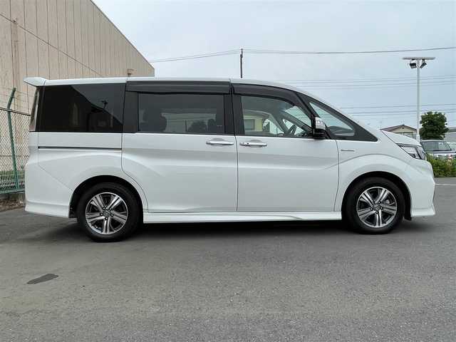ホンダ ステップワゴン スパーダ ハイブリッド G EX ホンダセンシング 東京都 2017(平29)年 6.7万km プラチナホワイトパール カロッツェリアナビ/後席モニター/衝突軽減ブレーキ/路外逸脱抑制機能/車線維持支援/クルーズコントロール/シートヒーター/両側電動スライドドア/ＥＴＣ/ＥＣＯＮモード/ステアリングスイッチ