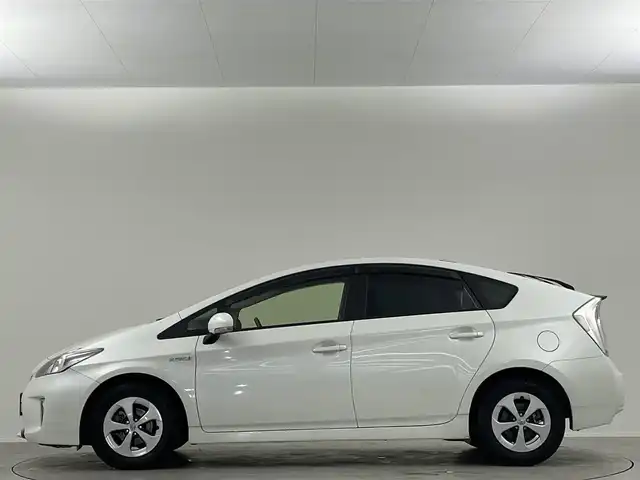 トヨタ プリウス G 埼玉県 2014(平26)年 7万km ホワイトパールクリスタルシャイン 純正８型ナビ　Ｂｌｕｅｔｏｏｔｈ　フルセグＴＶ　バックカメラ　クルーズコントロール　パワーシート　ハーフレザーシート　オートライト HIDヘッドライト 純正15インチアルミホイール ETC