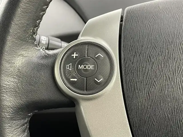 トヨタ プリウス G 埼玉県 2014(平26)年 7万km ホワイトパールクリスタルシャイン 純正８型ナビ　Ｂｌｕｅｔｏｏｔｈ　フルセグＴＶ　バックカメラ　クルーズコントロール　パワーシート　ハーフレザーシート　オートライト HIDヘッドライト 純正15インチアルミホイール ETC