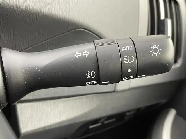 トヨタ プリウス G 埼玉県 2014(平26)年 7万km ホワイトパールクリスタルシャイン 純正８型ナビ　Ｂｌｕｅｔｏｏｔｈ　フルセグＴＶ　バックカメラ　クルーズコントロール　パワーシート　ハーフレザーシート　オートライト HIDヘッドライト 純正15インチアルミホイール ETC